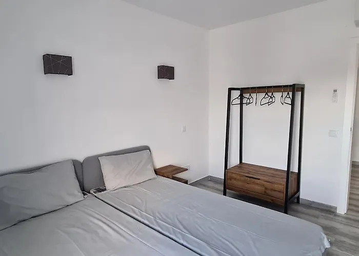 Garden - 22 Guests - 2 Pools 别墅